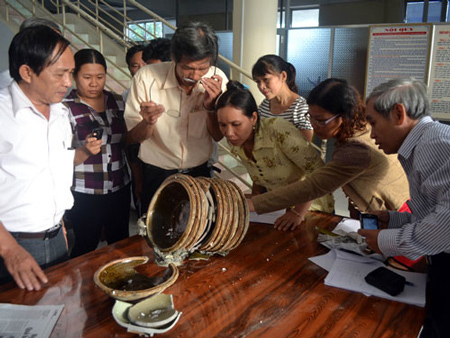 Cổ vật được tìm thấy tại vị trí con tàu cổ chìm ở thôn Châu Thuận, xã Bình Châu.
